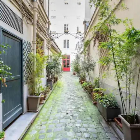 Amazing 2 Bedroom Parisian Flat דירה פריז