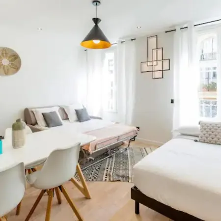 דירה Amazing 2 Bedroom Parisian Flat פריז