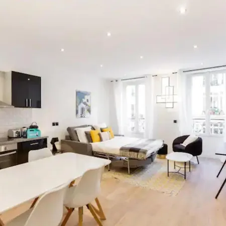 Amazing 2 Bedroom Parisian Flat *