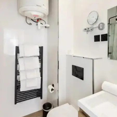 Amazing 2 Bedroom Parisian Flat Παρίσι