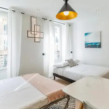 Amazing 2 Bedroom Parisian Flat Διαμέρισμα