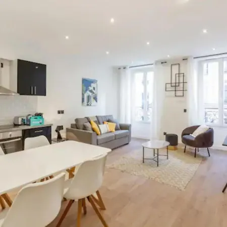 Amazing 2 Bedroom Parisian Flat *