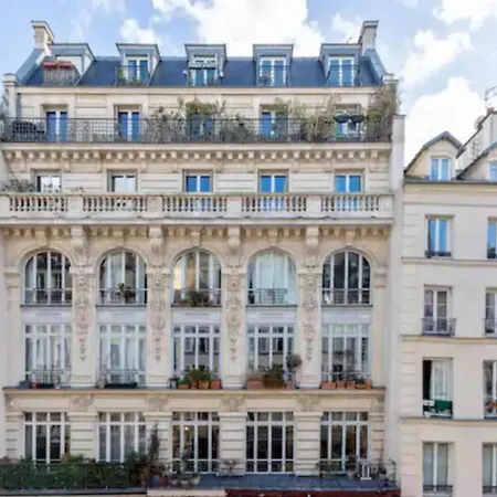 Amazing 2 Bedroom Parisian Flat * Παρίσι