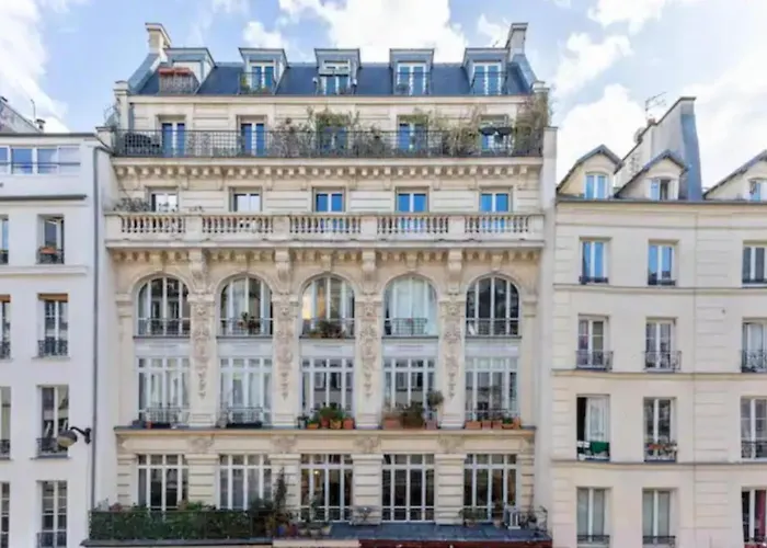 Amazing 2 Bedroom Parisian Flat *