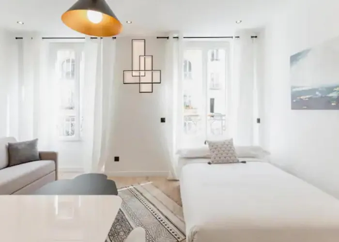 Amazing 2 Bedroom Parisian Flat *