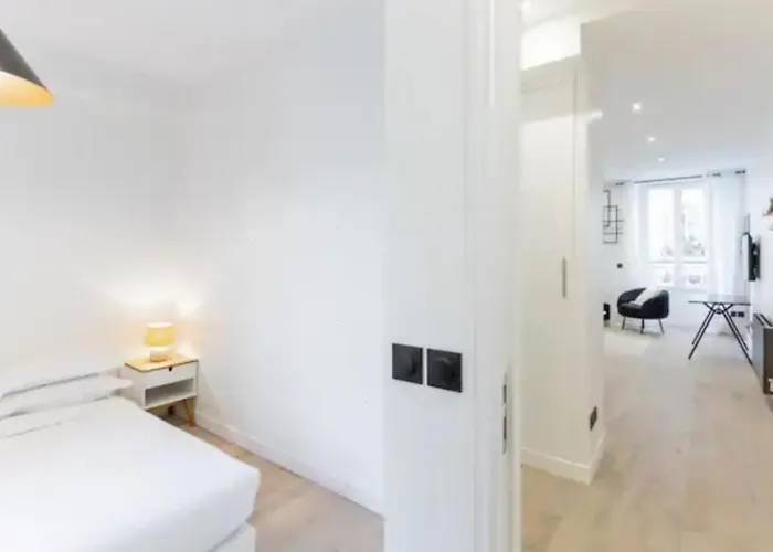 Amazing 2 Bedroom Parisian Flat * París