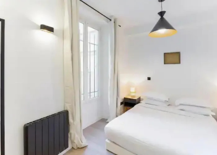 Amazing 2 Bedroom Parisian Flat