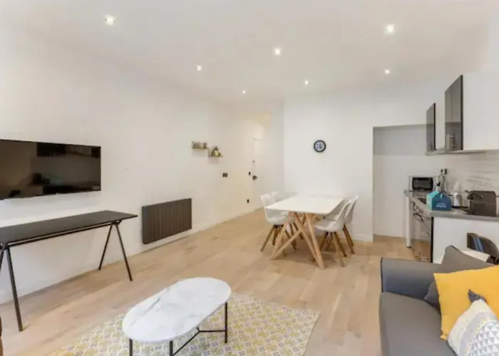 Amazing 2 Bedroom Parisian Flat París