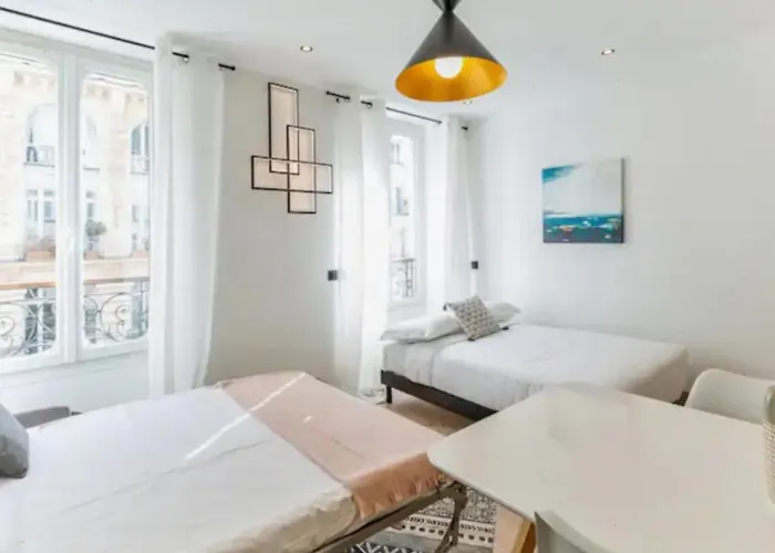 Amazing 2 Bedroom Parisian Flat