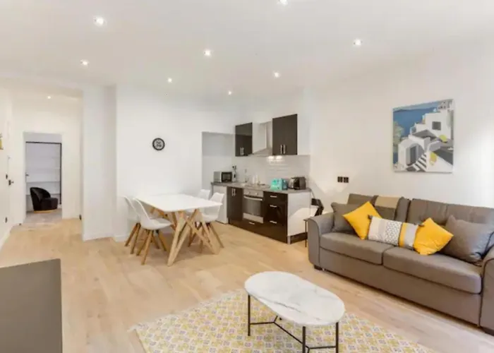 Amazing 2 Bedroom Parisian Flat