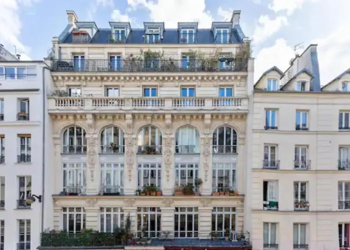 Amazing 2 Bedroom Parisian Flat